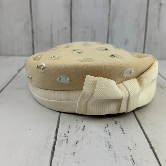 VTG 60's Janyth Roy Glenover Ivory Faum Tra Felt Pillbox Hat With Satin Bow - Picture 3 of 16